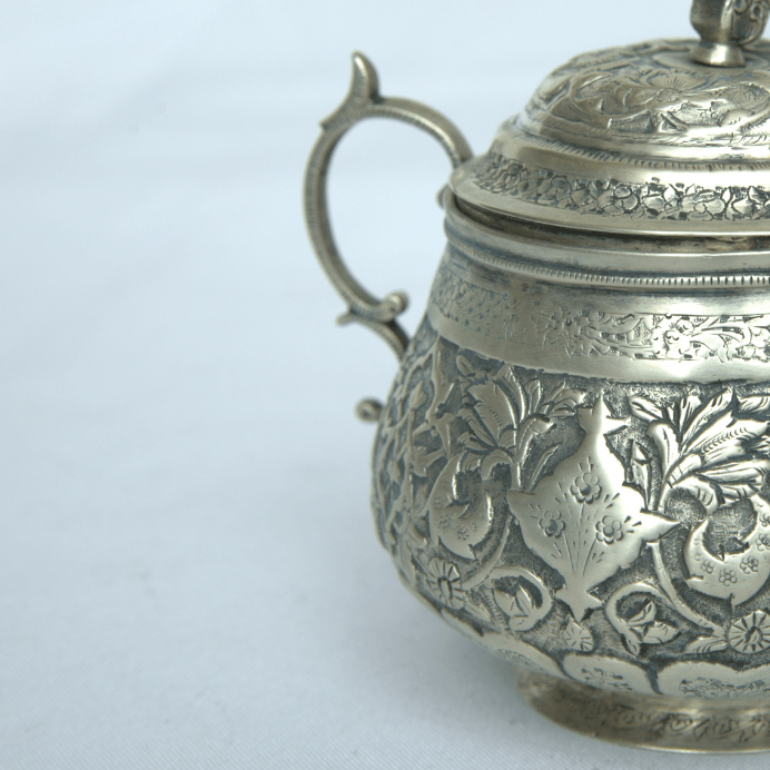 Unique Antique Bowl Whit Engravings and Double Handles Made of Sterling Silver. - Ghatan Antique