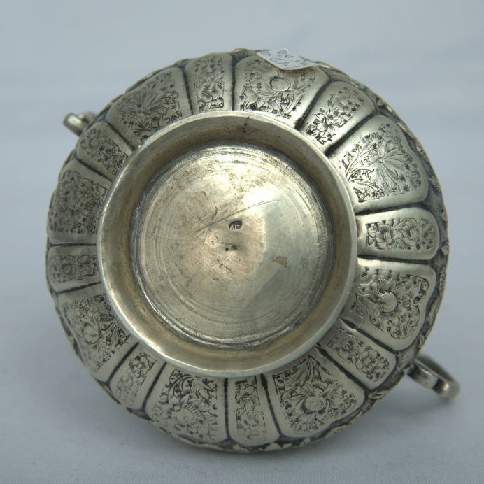 Unique Antique Bowl Whit Engravings and Double Handles Made of Sterling Silver. - Ghatan Antique