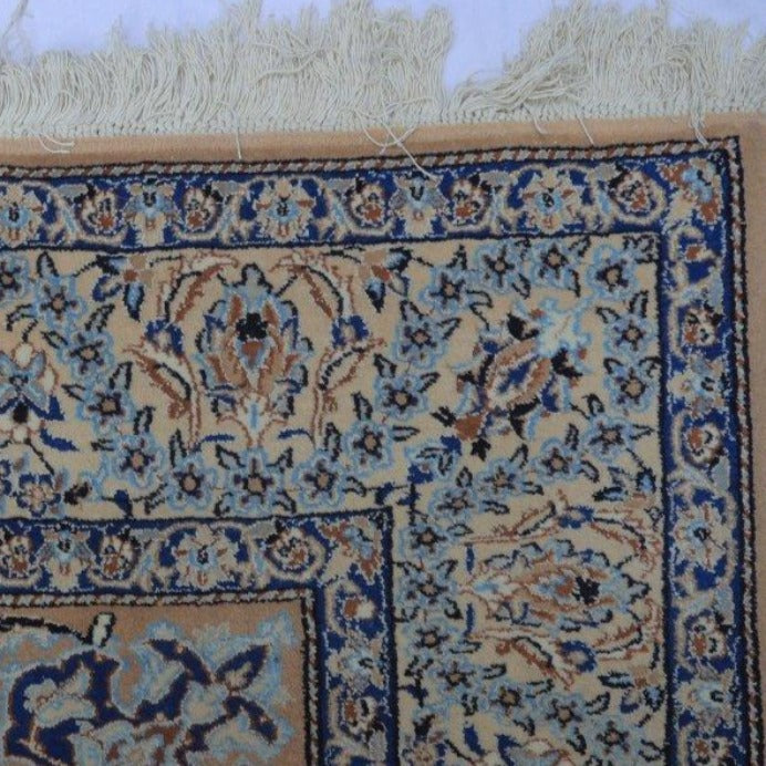 Vintage from the 1950s - Amazing Persian Rug with Medallion and Floral. - Ghatan Antique