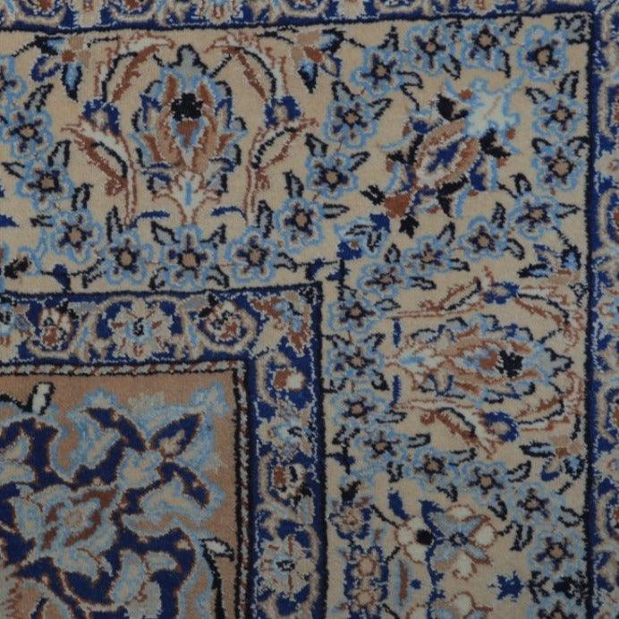 Vintage from the 1950s - Amazing Persian Rug with Medallion and Floral. - Ghatan Antique