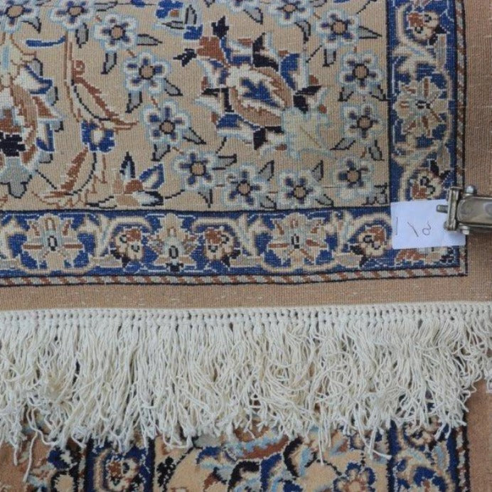 Vintage from the 1950s - Amazing Persian Rug with Medallion and Floral. - Ghatan Antique