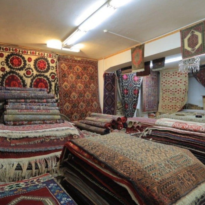 Vintage from the 1950s- Antique Persian Rug with Medallion and Flowers. - Ghatan Antique