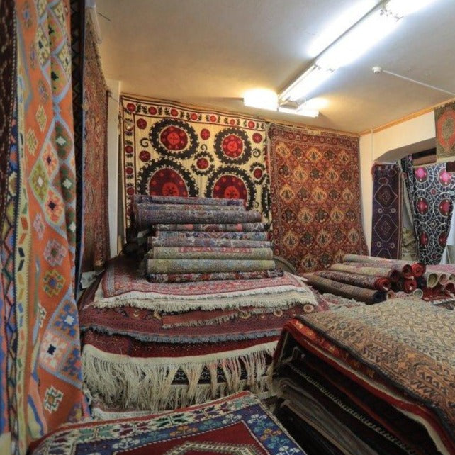 Vintage from the 1970s - Vintage Persian Rug with Flowers. - Ghatan Antique