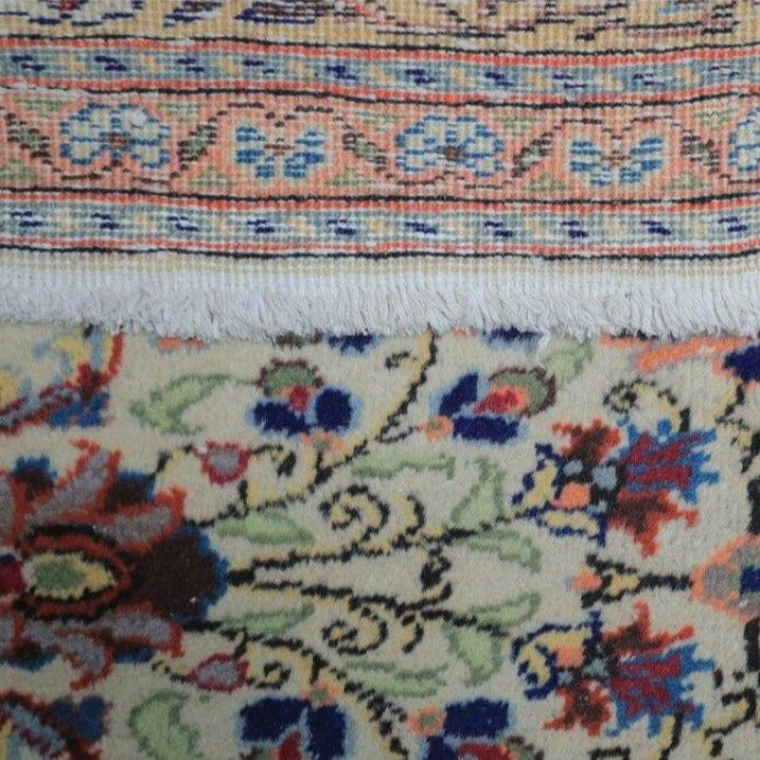 Vintage from the 1970s - Vintage Persian Rug with Flowers. - Ghatan Antique