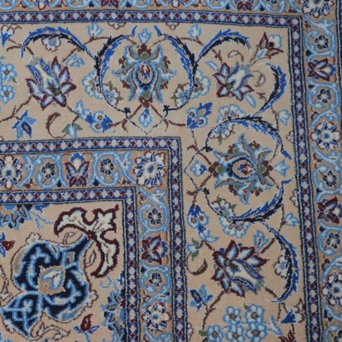 Vintage from the 20th Century - Special Persian Rug Made of Camel Wool and Silk with Floral. - Ghatan Antique