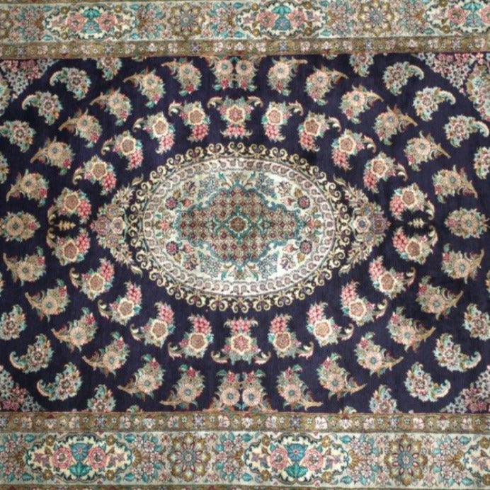 Vintage from the 20th Century - Unique Persian Rug for Home Decoration Made of 100% Silk with Medallion. - Ghatan Antique
