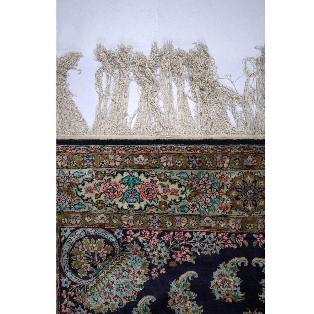 Vintage from the 20th Century - Unique Persian Rug for Home Decoration Made of 100% Silk with Medallion. - Ghatan Antique