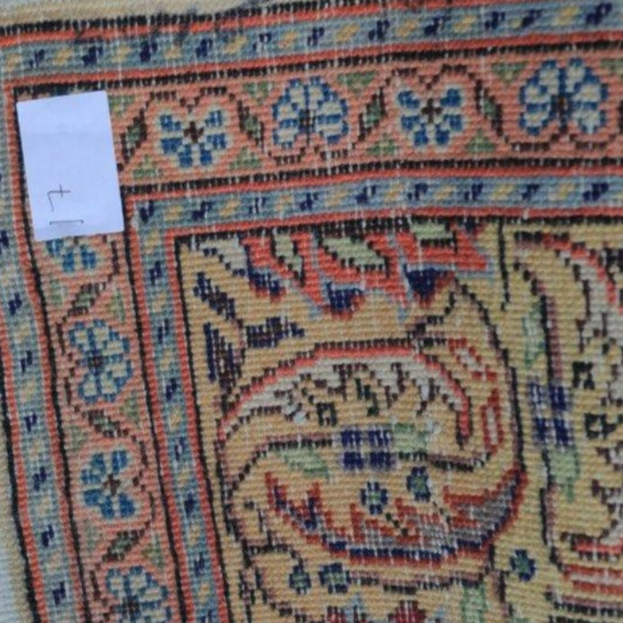 Vintage from the 1970s - Vintage Persian Rug with Flowers. - Ghatan Antique