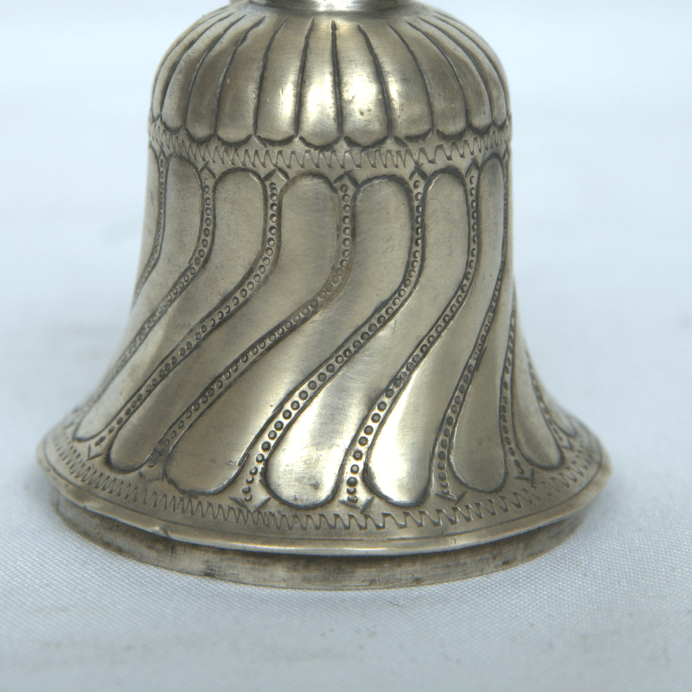 https://ghatanantiques.com/cdn/shop/products/vintage-head-hookah-for-shisha-made-of-sterling-silver-india-style-ghatan-antique-2.png?v=1652294896&width=1946